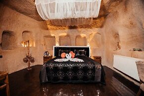 7 Oda Kapadokya Cave House