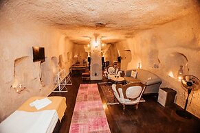 7 Oda Kapadokya Cave House