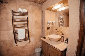 7 Oda Kapadokya Cave House