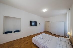 Apartments Karlo on the seafront