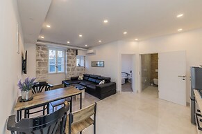 Apartments Karlo on the seafront