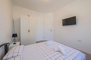 Apartments Karlo on the seafront