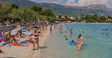 Apartments Karlo on the seafront