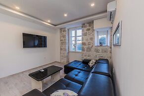 Apartments Karlo on the seafront