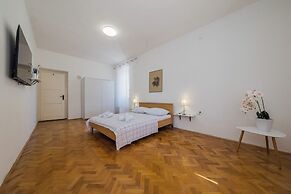 Apartments Karlo on the seafront