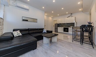 Apartments Karlo on the seafront