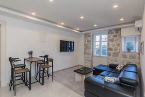 Apartments Karlo on the seafront