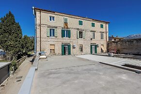 Apartments Karlo on the seafront