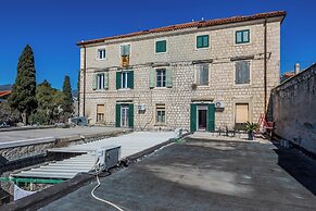 Apartments Karlo on the seafront