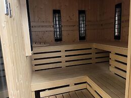 Lily Apart - Waterlane Pool & Gym