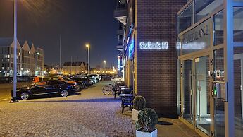 Lily Apart - Waterlane Pool & Gym