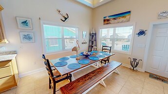 Beautiful Home in Gulf Shores With Private Pool, Sleeps 12