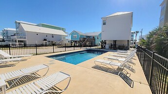 Beautiful Home in Gulf Shores With Private Pool, Sleeps 12