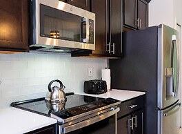 Storey Lake Resort, Private Pool, Near Famous Attractions!!