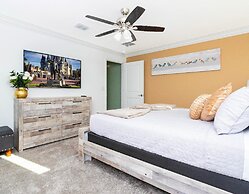 Storey Lake Resort, Private Pool, Near Famous Attractions!!