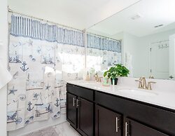 Storey Lake Resort, Private Pool, Near Famous Attractions!!