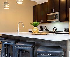 Storey Lake Resort, Private Pool, Near Famous Attractions!!