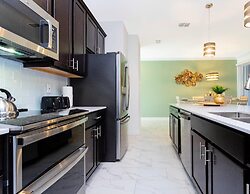 Storey Lake Resort, Private Pool, Near Famous Attractions!!