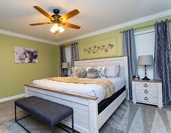 Storey Lake Resort, Private Pool, Near Famous Attractions!!