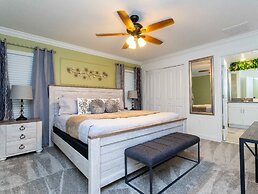 Storey Lake Resort, Private Pool, Near Famous Attractions!!