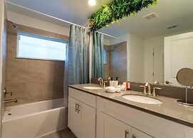 Storey Lake Resort, Private Pool, Near Famous Attractions!!