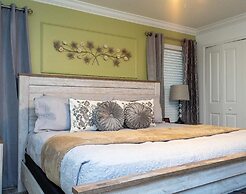 Storey Lake Resort, Private Pool, Near Famous Attractions!!