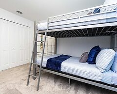 Storey Lake Resort, Private Pool, Near Famous Attractions!!