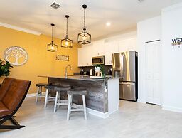 Storey Lake Resort, Private Pool, Near Famous Attractions!!