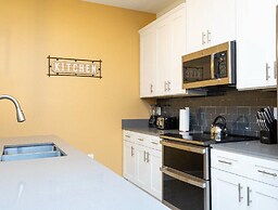 Storey Lake Resort, Private Pool, Near Famous Attractions!!