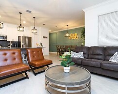 Storey Lake Resort, Private Pool, Near Famous Attractions!!