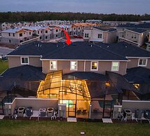 Storey Lake Resort, Private Pool, Near Famous Attractions!!