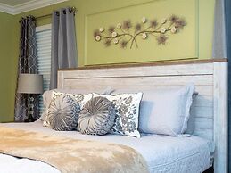 Storey Lake Resort, Private Pool, Near Famous Attractions!!