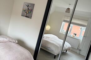 Halewood Haven - 4 Bedroom House