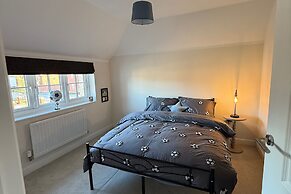 Halewood Haven - 4 Bedroom House