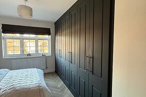 Halewood Haven - 4 Bedroom House