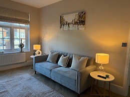 Halewood Haven - 4 Bedroom House