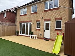 Halewood Haven - 4 Bedroom House