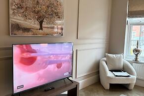 Halewood Haven - 4 Bedroom House