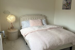 Halewood Haven - 4 Bedroom House