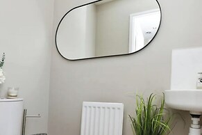 Halewood Haven - 4 Bedroom House