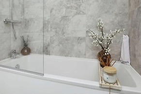 Halewood Haven - 4 Bedroom House