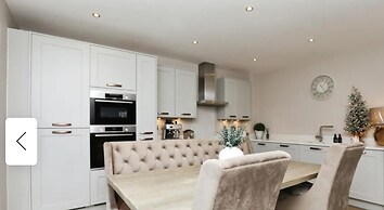 Halewood Haven - 4 Bedroom House