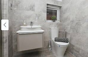 Halewood Haven - 4 Bedroom House