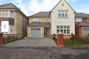 Halewood Haven - 4 Bedroom House
