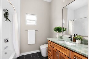 East Side Sanctuary Hot Tub  Sauna