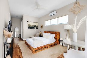 East Side Sanctuary Hot Tub  Sauna