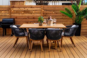 East Side Sanctuary Hot Tub  Sauna