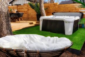 East Side Sanctuary Hot Tub  Sauna