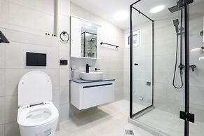 Chic & Modern 4BR Home in Old Tbilisi