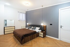 Chic & Modern 4BR Home in Old Tbilisi